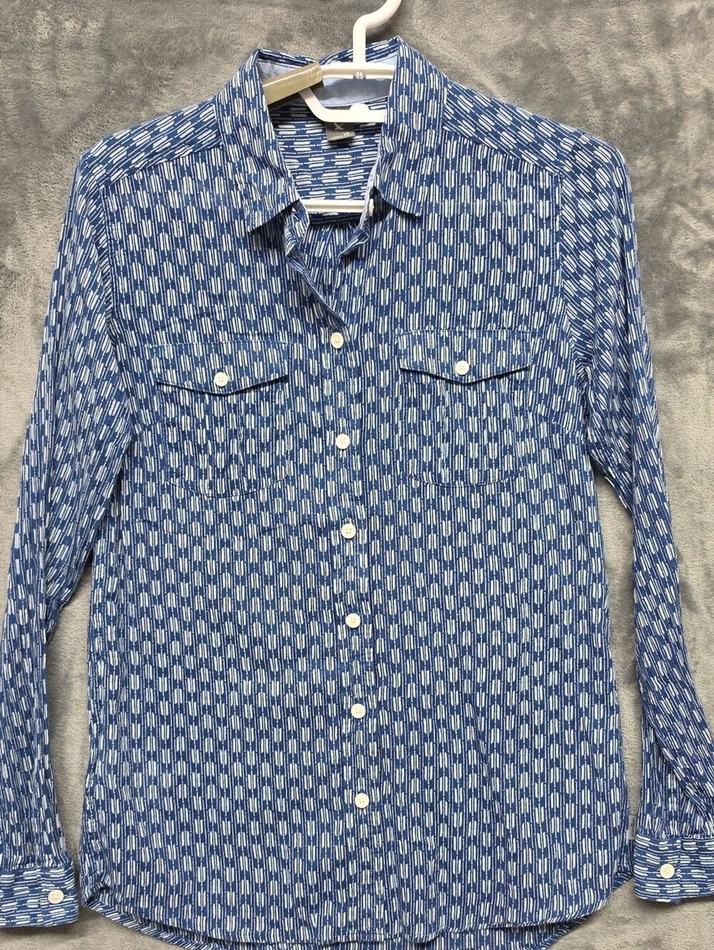 Eddie Bauer Blue & White Geometric Button-Down Shirt